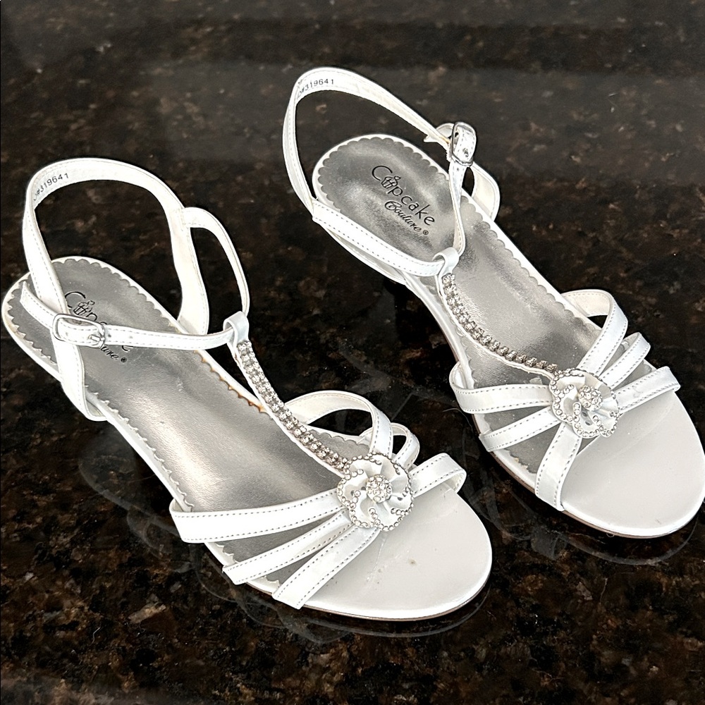 Cupcake Couture big girls dressy patent leather/rhinestone heels/sandals  size 4